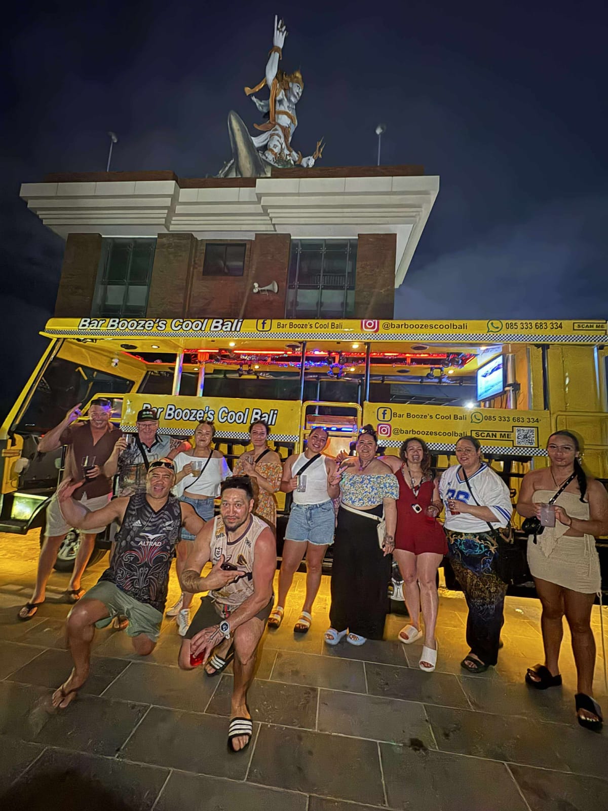 Thailand Party Tour - group enjoying dinner together